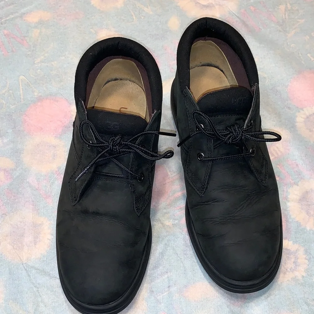 UGG stylish black